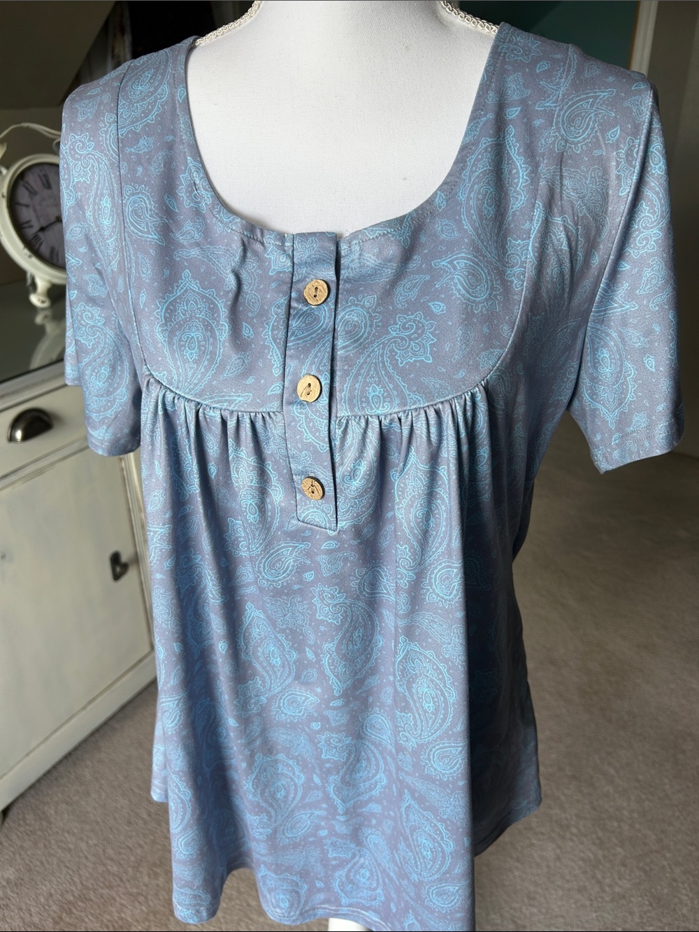 Women's Short Sleeve Paisley Scoop Neck Top in Light Blue